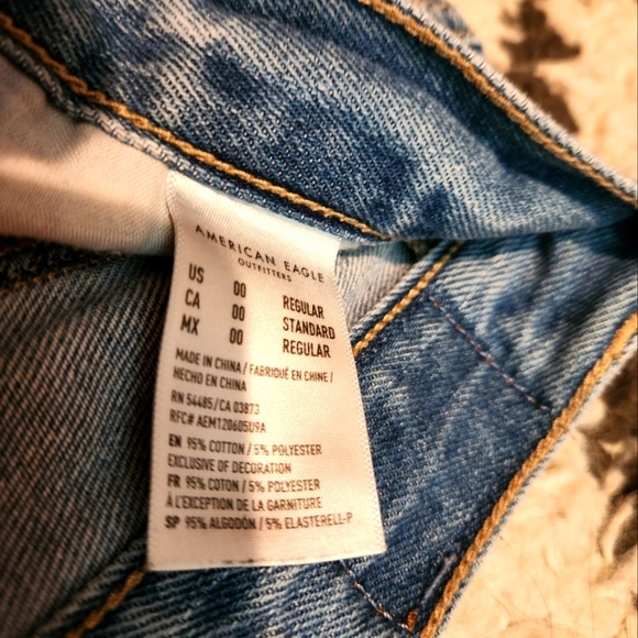 American Eagle "Mom jean" Jeans Size 00- juniors size - Picture 6 of 9